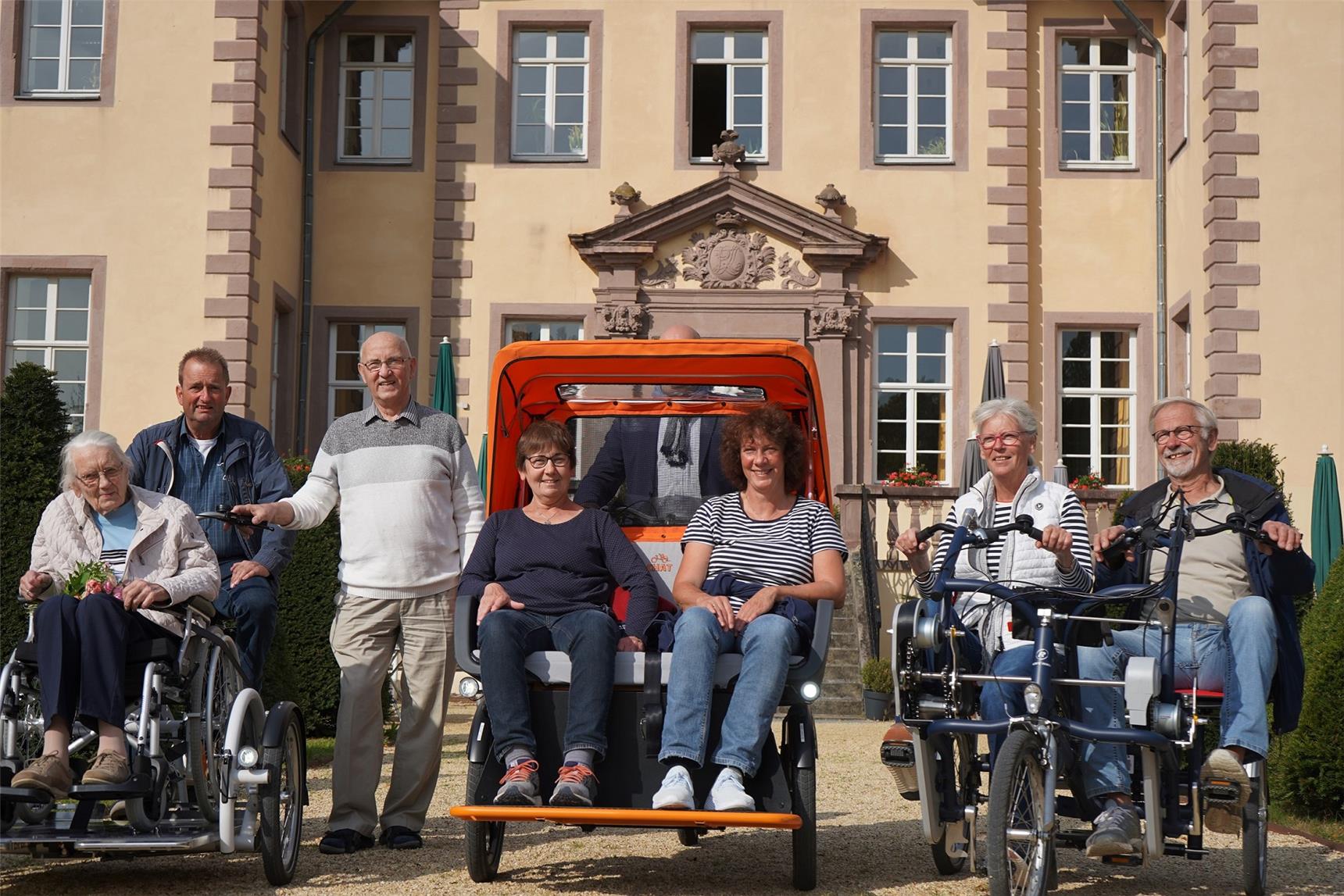 Rikschas sollen im lippischen Schieder-Schwalenberg bald zum Ortsbild gehören. Zu den drei aktuellen Rikschas möchten die Caritas-Konferenz und die Aktion Miteinander weitere Fahrzeuge anschaffen.